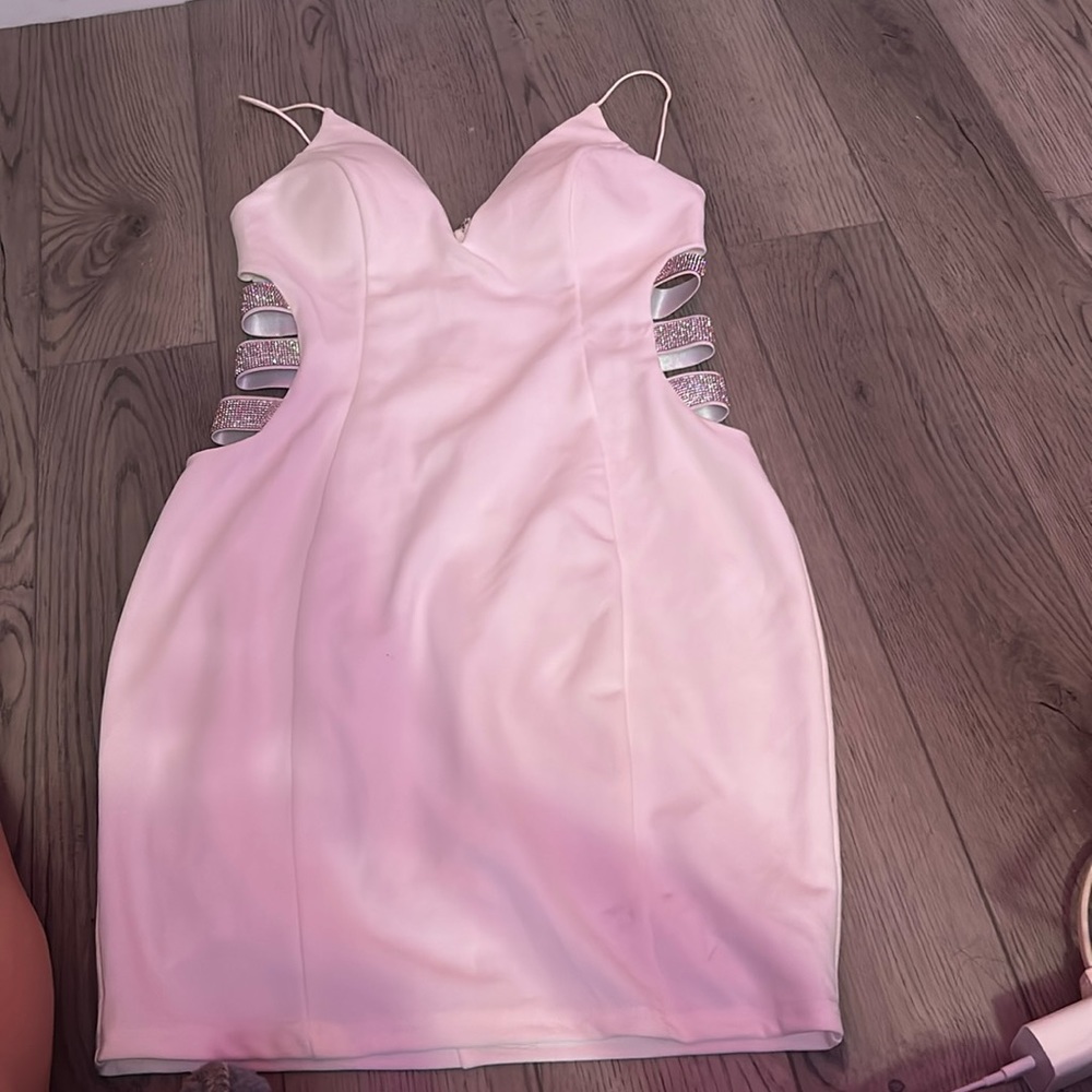 mini dress w V cut and side open